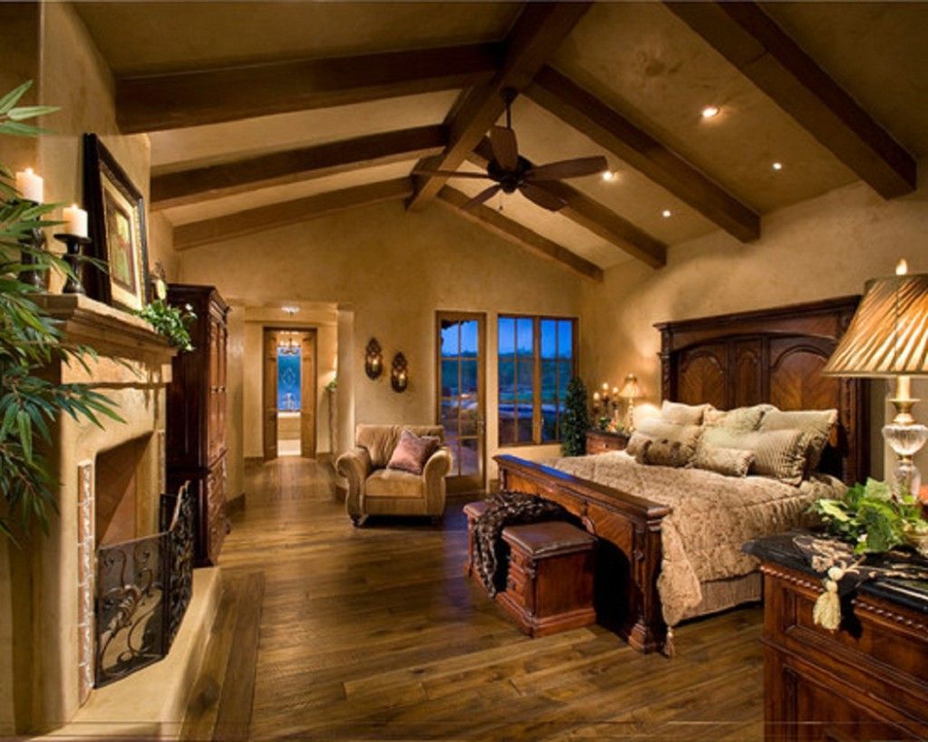Classic Bedroom With Wooden Floor Design