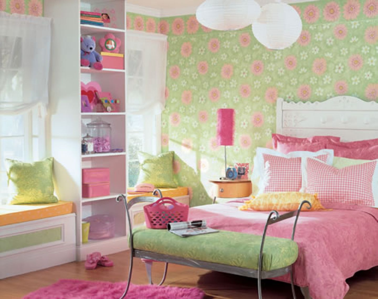 Green Polka Dots Wallpaper Bedroom Design