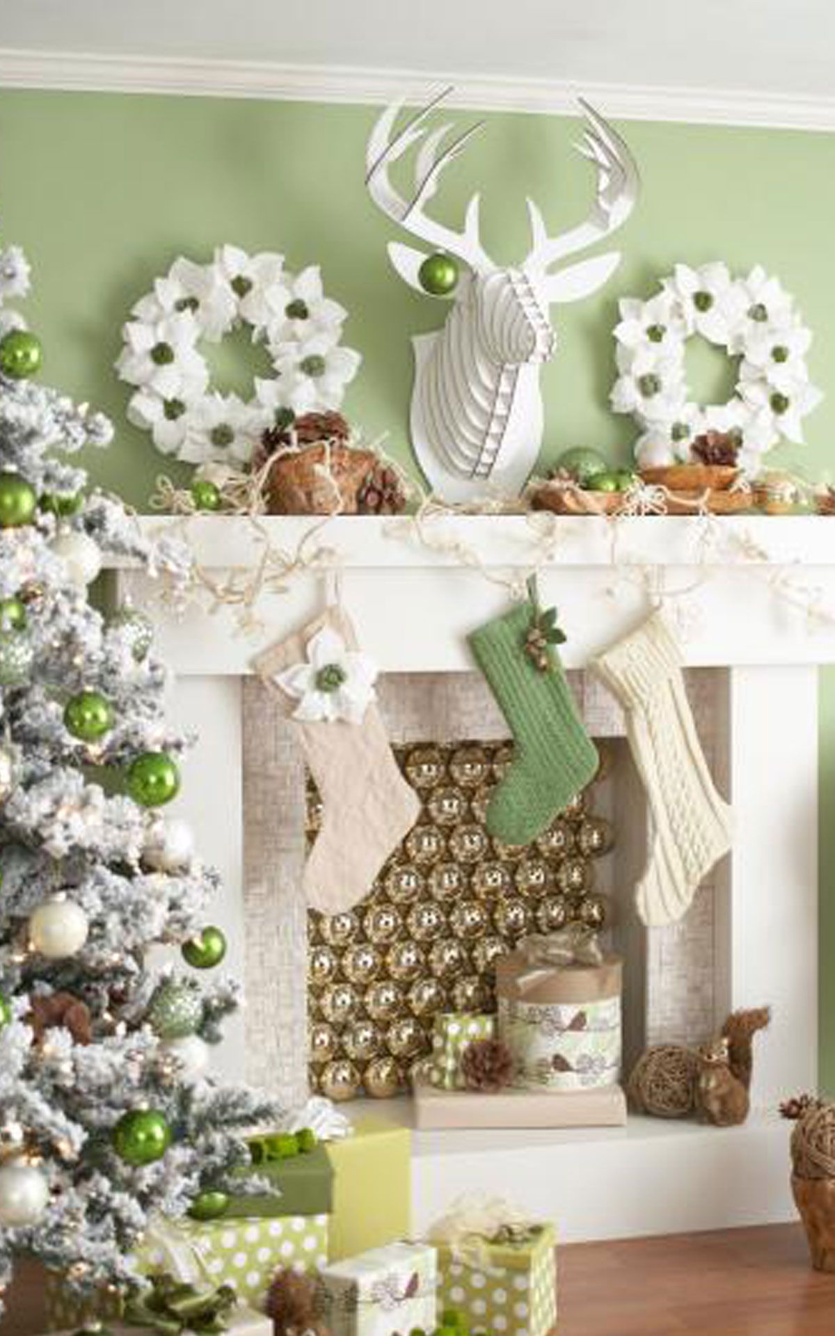Cute Christmas Mantel Decorating