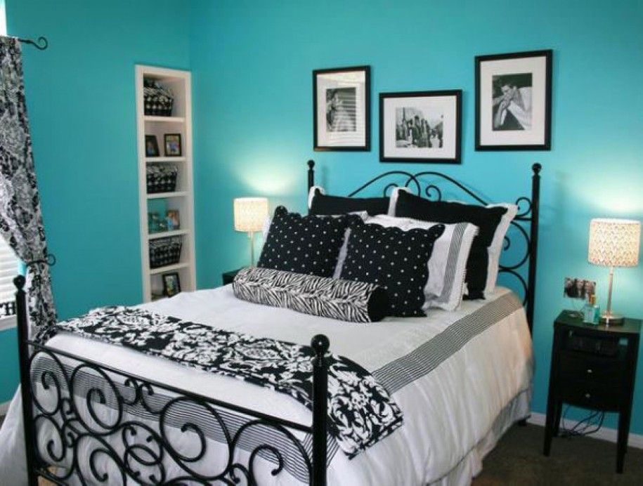 Elegant Wall With Blue Color