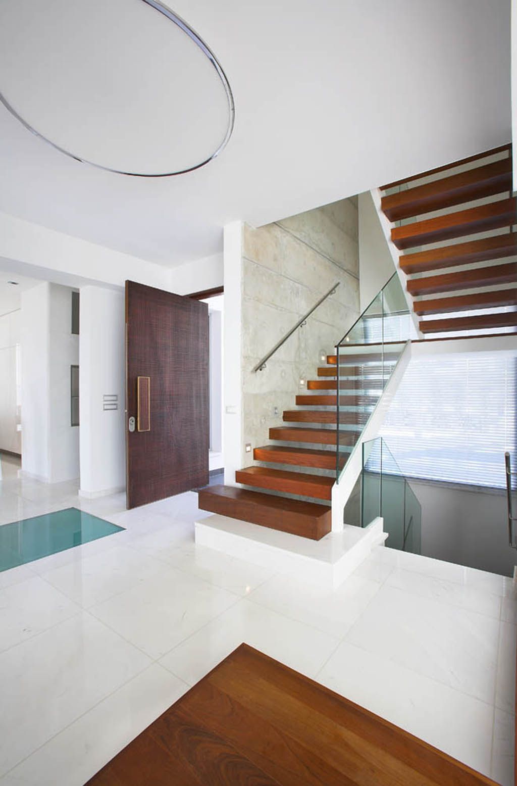Modern Stair Layout Decorations