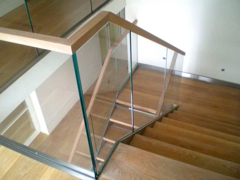 Wooden And Glass Ways for Selecting Railings