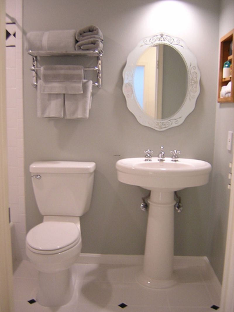 Neat White Bathroom Ideas for Small Spaces Design Ideas