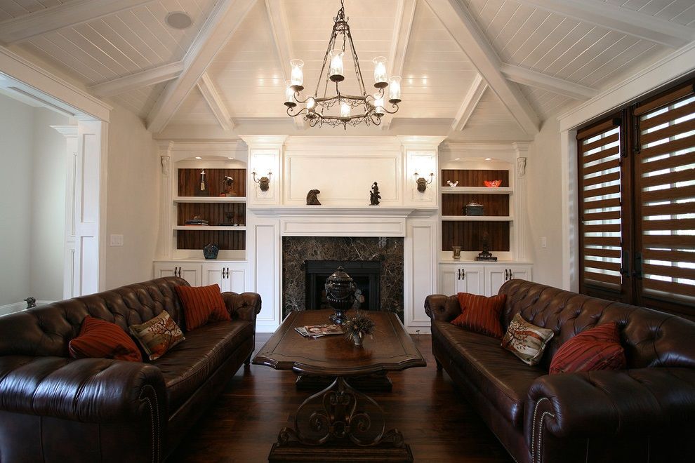 Classic Sofas Arrangement for Living Room