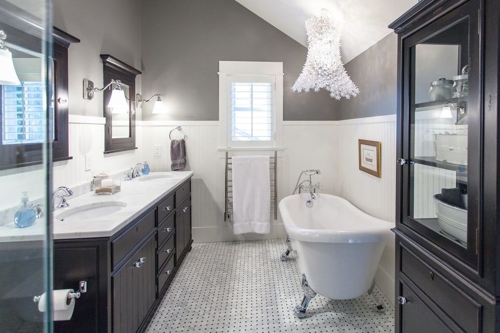 Glamorous Black-White Bathroom in Classic Design