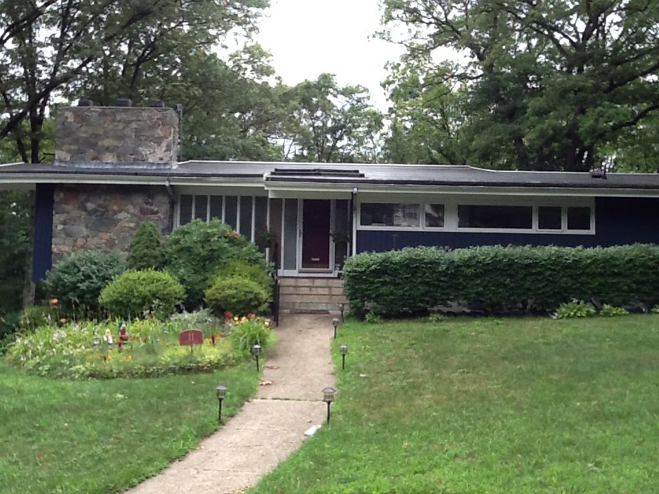 Metropolis Mid Century Modern Homes With Green Yard (View 9 of 10)