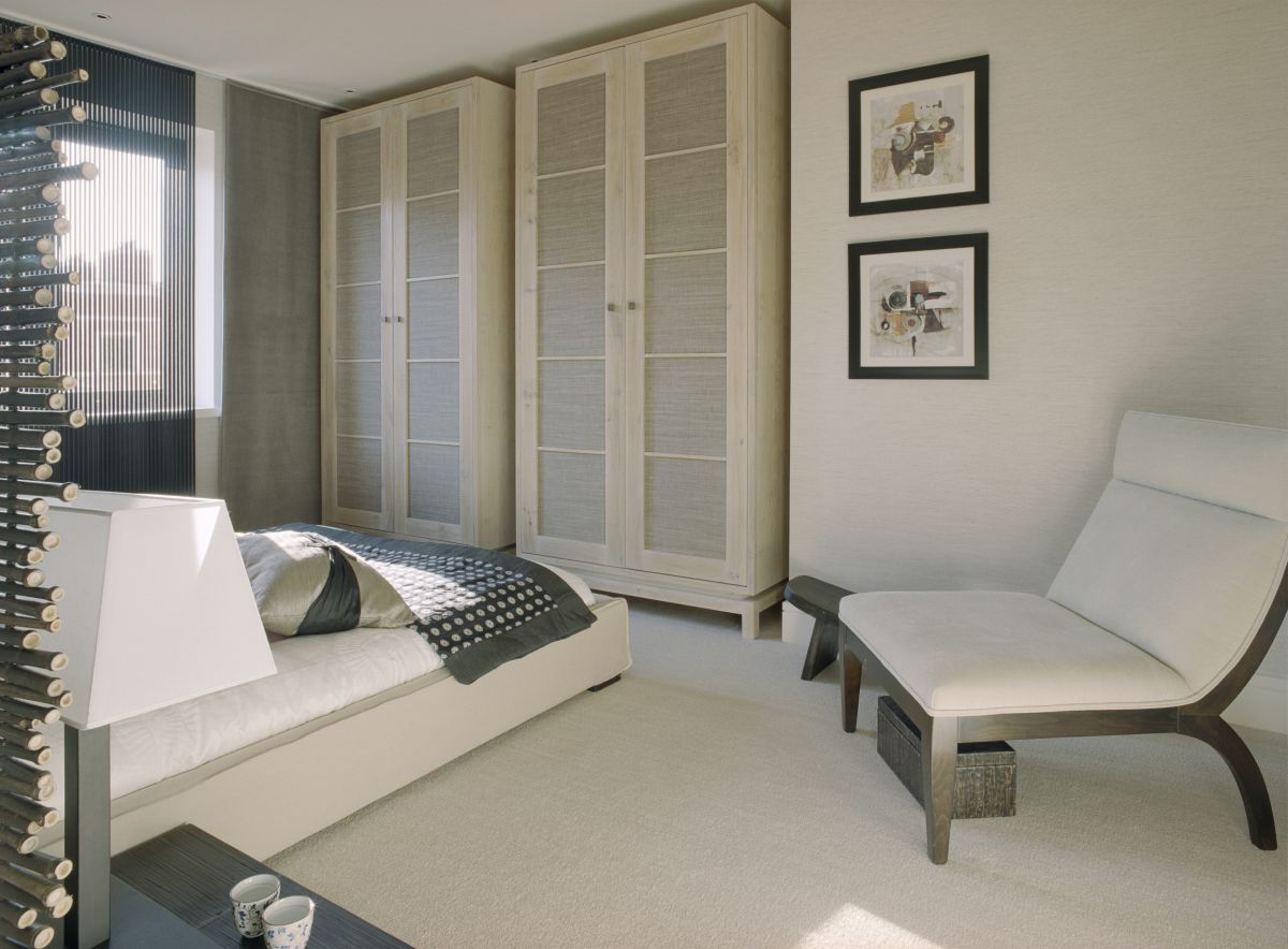 Neutral Cream Bedroom Interior Set With Minimalist Twin Wardrobes Near Window Design (Photo 2432 of 7825)