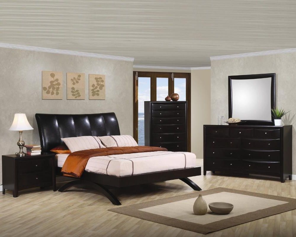 Neutral Cream Wall Paint Color Background With Black Queen Bedroom Set Plus White Table Lamp Also Two Tone Brown Rug Colors (Photo 2445 of 7825)