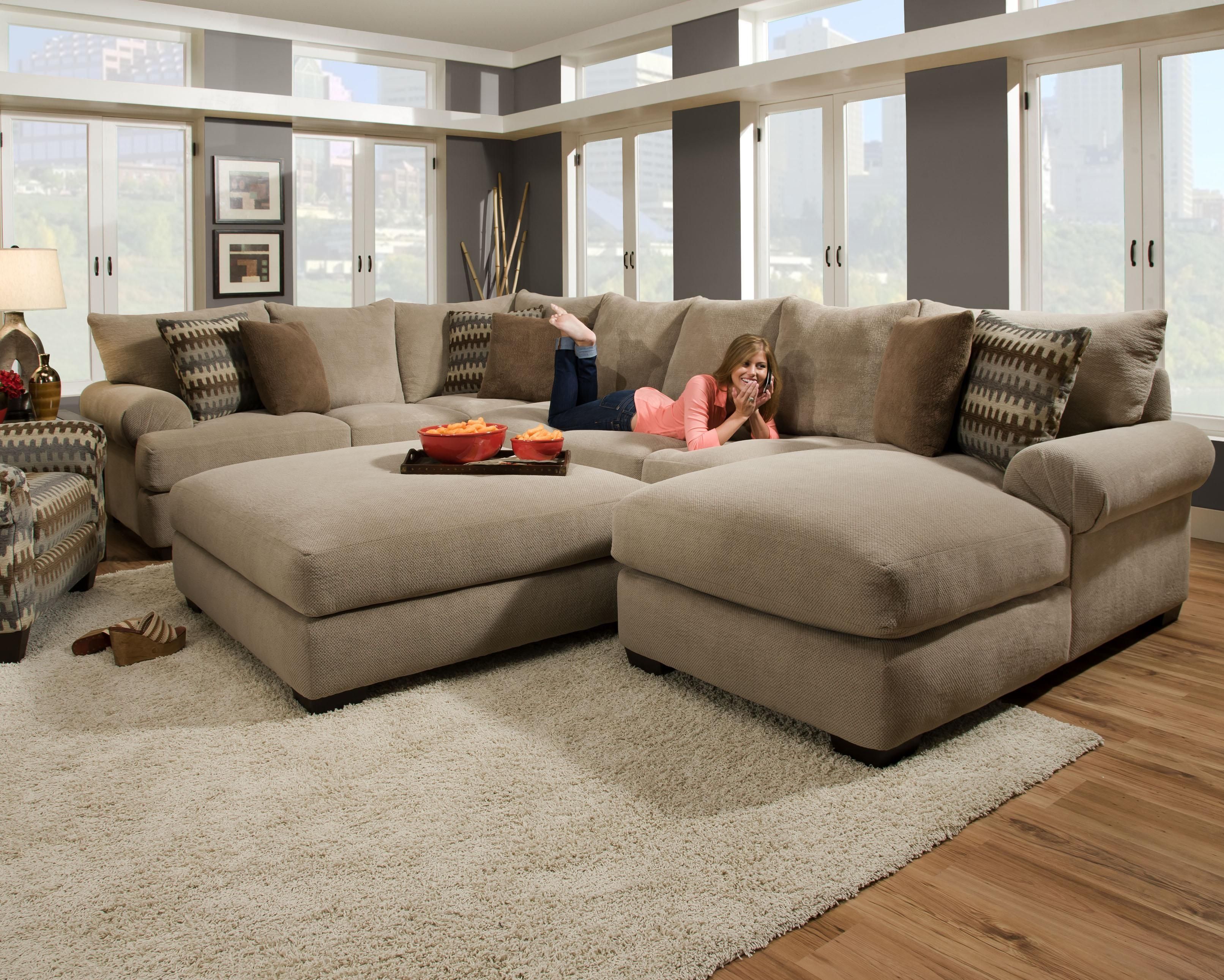 Furniture: Interesting Living Room Interior Using Large Sectional Intended For Big Comfy Sofas (View 6 of 25)
