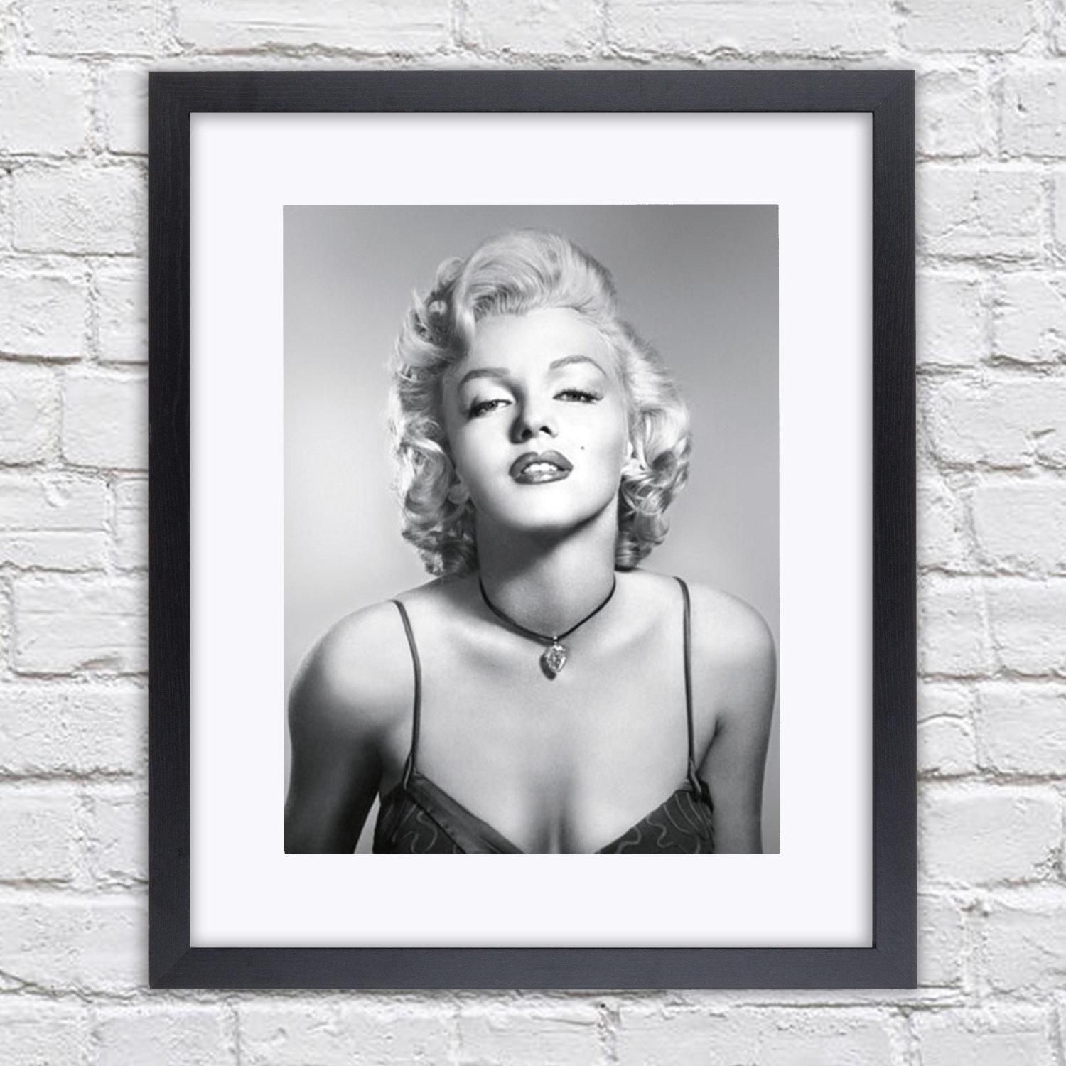 Marilyn Monroe – Diamond Necklace B/w – Mounted & Framed Poster Regarding Marilyn Monroe Framed Wall Art (View 13 of 20)