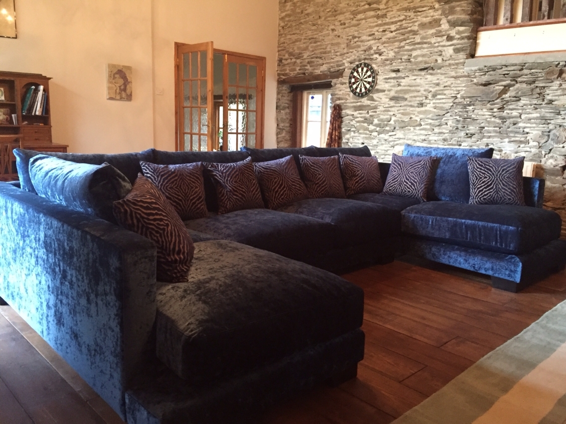 Zinnia 355 Cm X 205 Cm U Shaped Sofa In Modena Crushed Velvet With Regard To Blue U Shaped Sectionals (Photo 1 of 10)