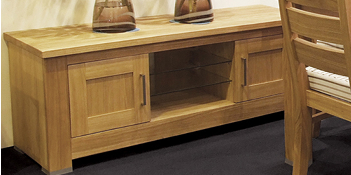 Most Recently Released Oak Tv Cabinet With Doors Regarding Solid Oak Tv Stands (Photo 1 of 25)