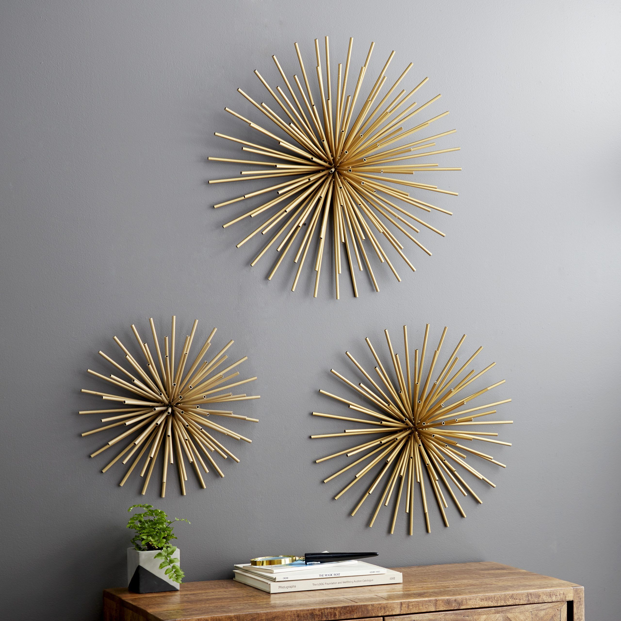 Decmode Indoor Gold Iron Tubes Contemporary Wall Decor, Set Of 3 Intended For Gold Fan Metal Wall Art (View 1 of 15)