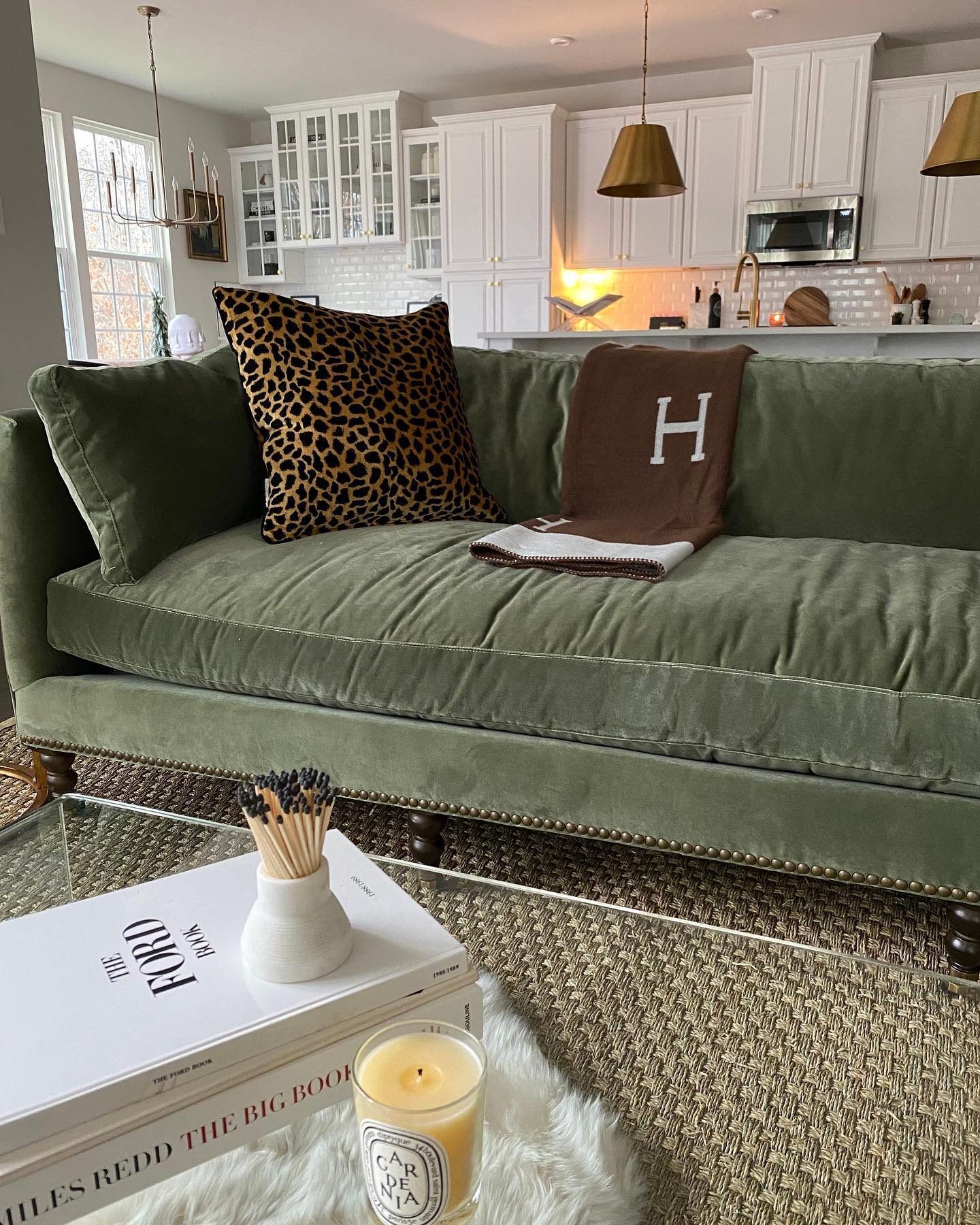 20+ Green Velvet Couch Living Room Ideas – Decoomo For 75" Green Velvet Sofas (View 7 of 15)