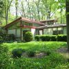 Cool Mid Century Modern Homes with Green Yard (Photo 1 of 10)